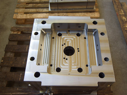 Portastampo-pressofusione-mould-base-diecasting-Vi.Meccanica-snc-di-Visconti-Marco-e-Oscar-Portastampi-Lonato-Brescia-www.portastampo.it.jpg