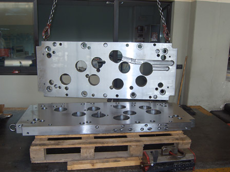 Tavolini-estrazione-plate-automotive-fanaleria-Vi.Meccanica-snc-di-Visconti-Marco-e-Oscar-Portastampi-Lonato-Brescia-www.portastampo.it.jpg